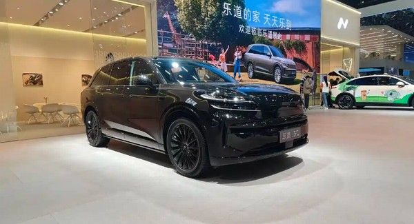 乐道L90黑骑士版亮相广州大型SUV价格参数配置