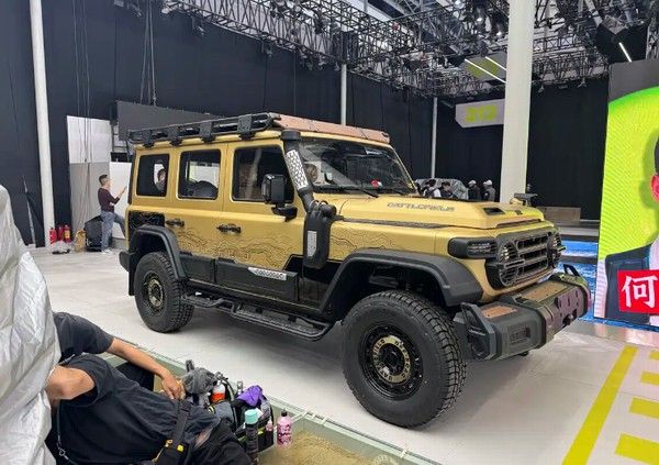 全新212 T01高地版相比普通版增加了越野套件