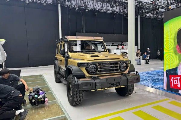 全新212 T01高地版相比普通版增加了越野套件