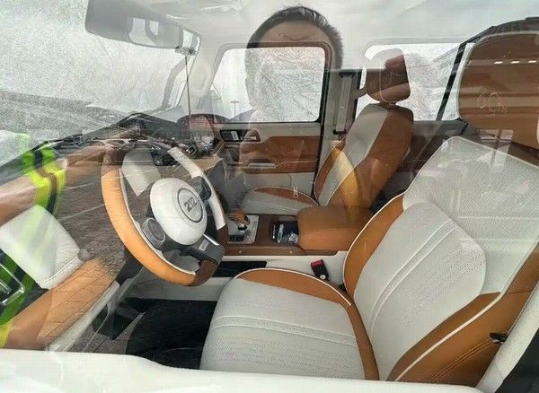 212 T01 60周年纪念版将首发亮相内饰采用双拼色