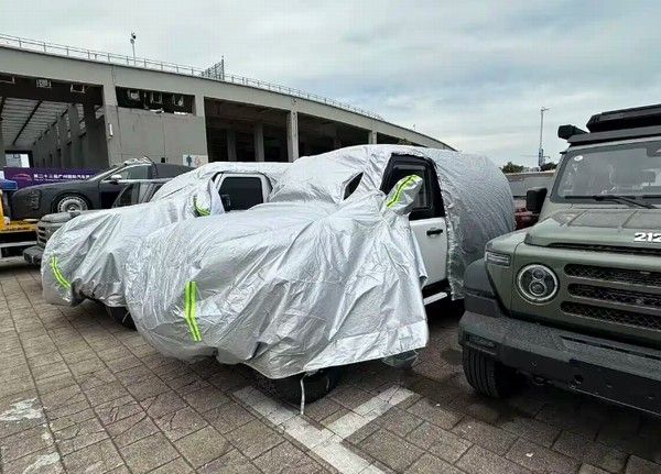 212 T01 60周年纪念版将首发亮相内饰采用双拼色