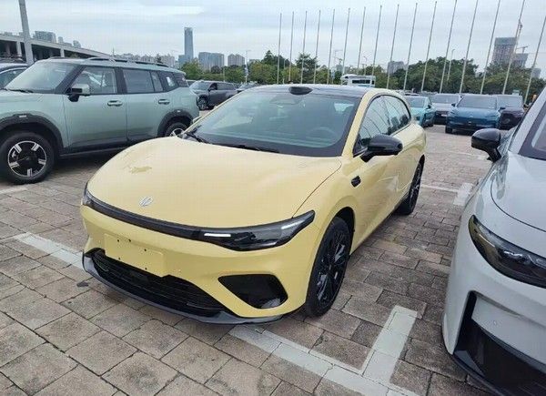 零跑Lafa5将于11月27日上市价格参数配置电池续航