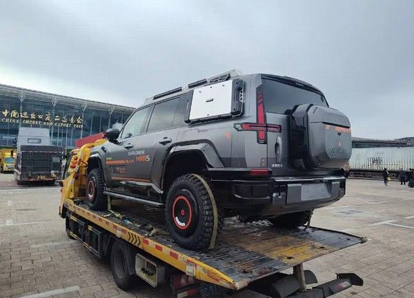 猛士M817实车 M817 Hero版将上市价格参数配置