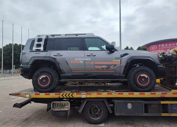 猛士M817实车 M817 Hero版将上市价格参数配置