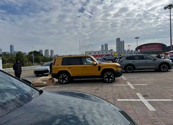 iCAR V27实车图中大型SUV增程动力价格参数配置