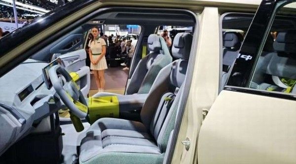 起亚2025广州车展首发EV5WKNDR中文命名探享者