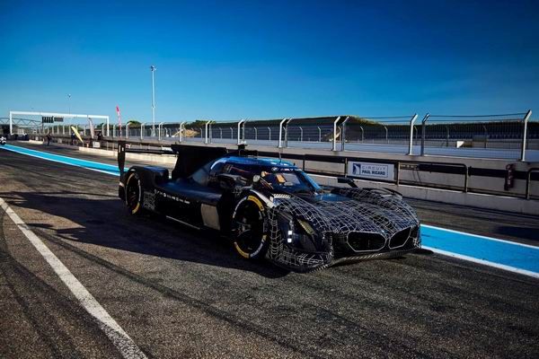 宝马2026款MHybridV8赛车进化版本全新空气动力学套件