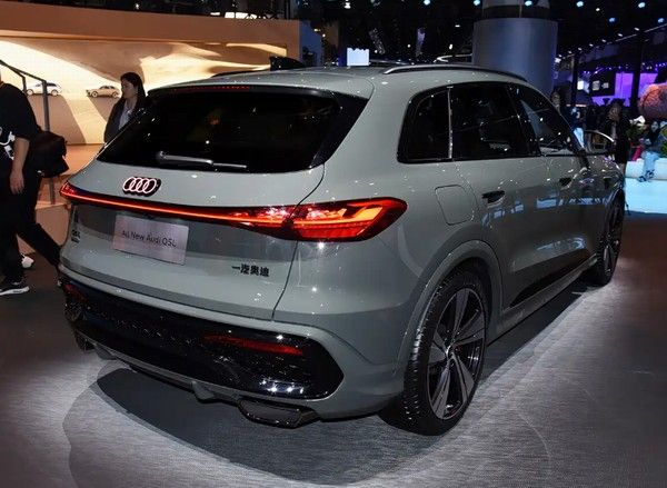 全新一代奥迪Q5L内饰亮相新车预计年内正式上市