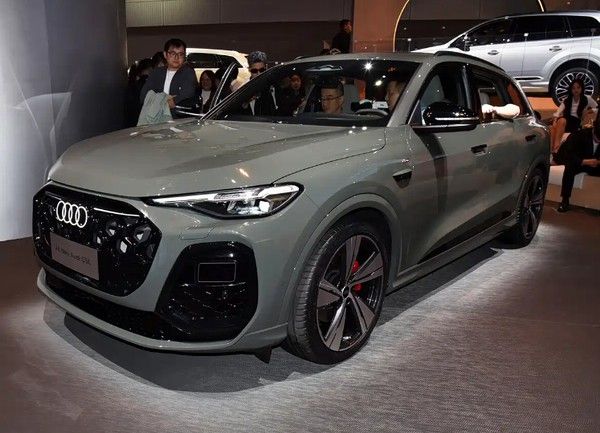 全新一代奥迪Q5L内饰亮相新车预计年内正式上市