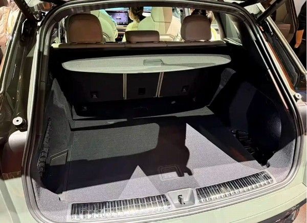 全新一代奥迪Q5L内饰亮相新车预计年内正式上市