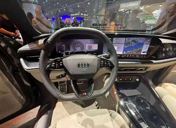 全新一代奥迪Q5L内饰亮相新车预计年内正式上市