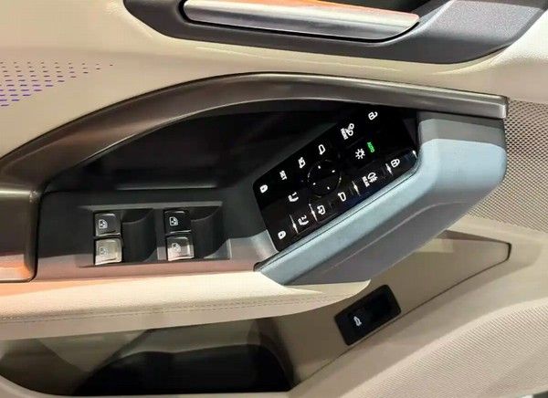 全新一代奥迪Q5L内饰亮相新车预计年内正式上市