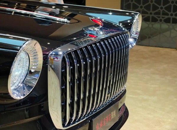 红旗金葵花国礼“丹霞”主题定制版公布售价718万