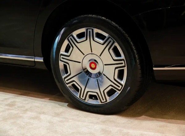 红旗金葵花国礼“丹霞”主题定制版公布售价718万