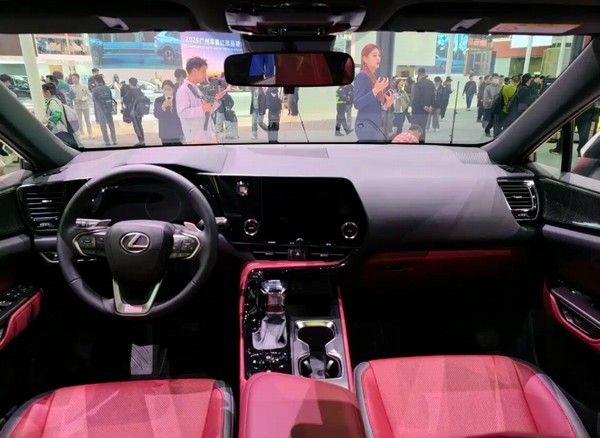 雷克萨斯NX绝色限定版主要针对年轻女性用户打造