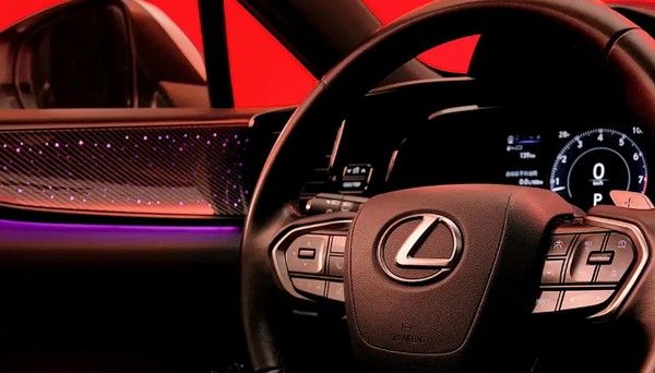 雷克萨斯NX绝色限定版主要针对年轻女性用户打造