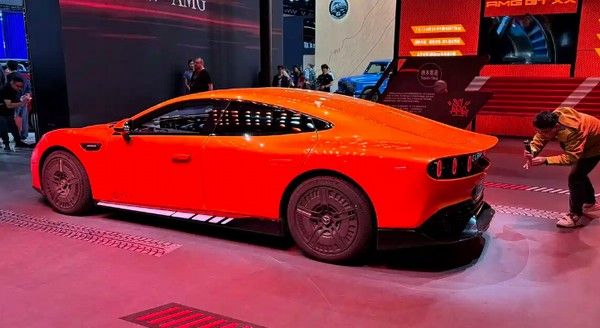 梅赛德斯-奔驰AMG GT XX性能版橙色涂装参数配置