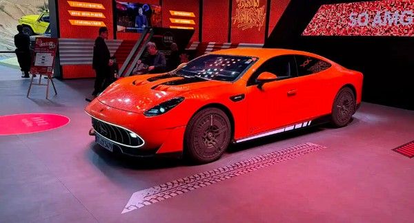 梅赛德斯-奔驰AMG GT XX性能版橙色涂装参数配置