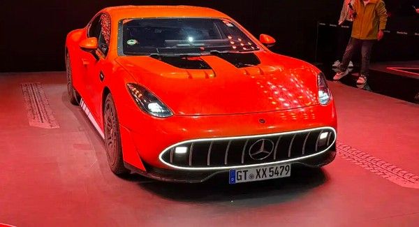 梅赛德斯-奔驰AMG GT XX性能版橙色涂装参数配置