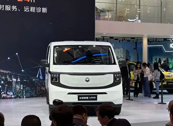 电动轻客长安凯程V919荣耀版上市价格参数配置