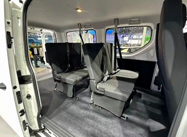 电动轻客长安凯程V919荣耀版上市价格参数配置