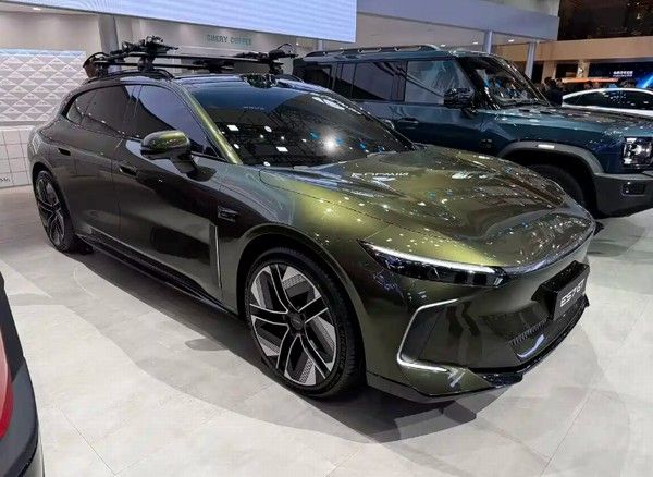 星途发布首款猎装车星途ES7 GT该车定位中大型车