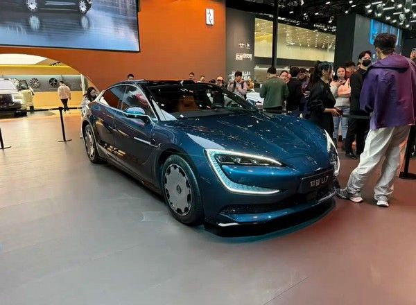 仰望U7新车色新内饰新轮圈上市价格续航油耗参数