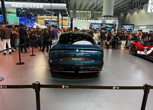 仰望U7新车色新内饰新轮圈上市价格续航油耗参数