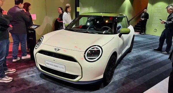 电动MINI COOPER PAUL SMITH设计师款专属颜色