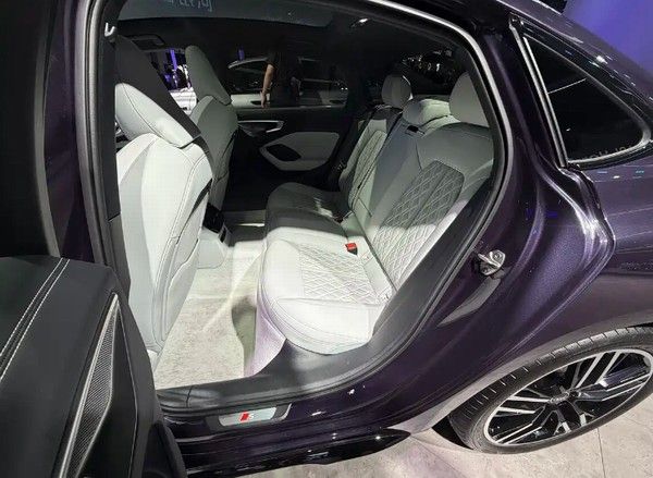 一汽奥迪A5L智驾版上市参数配置搭载华为乾崑辅助