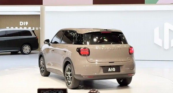 零跑A10纯电动小型SUV价格参数配置2026年上市