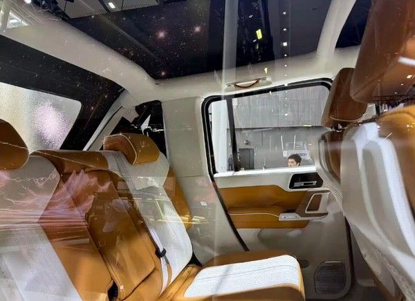 全新212 T01 60周年纪念版车型首发亮相软顶造型