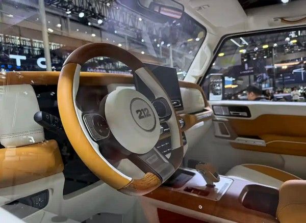 全新212 T01 60周年纪念版车型首发亮相软顶造型