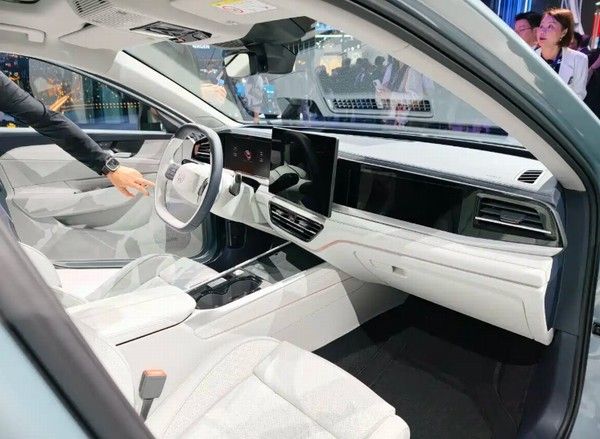 上汽大众帕萨特epro亮相采用全新一代PHEV平台