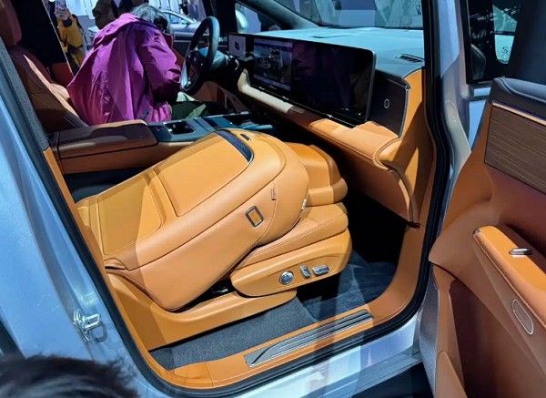 别克旗舰级MPV至境世家新车定位新能源中大型MPV