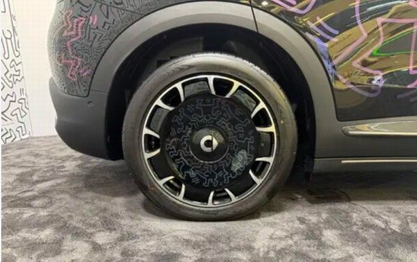 smart#3KeithHaring艺术特别版全球限量1000台