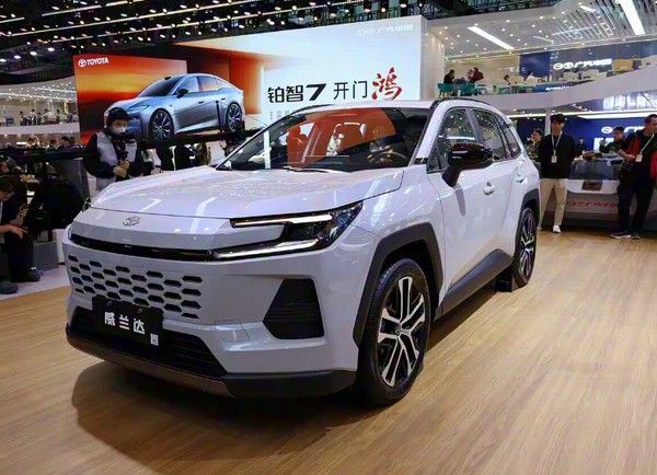 广汽丰田全新威兰达换代车型正式亮相价格参数配置