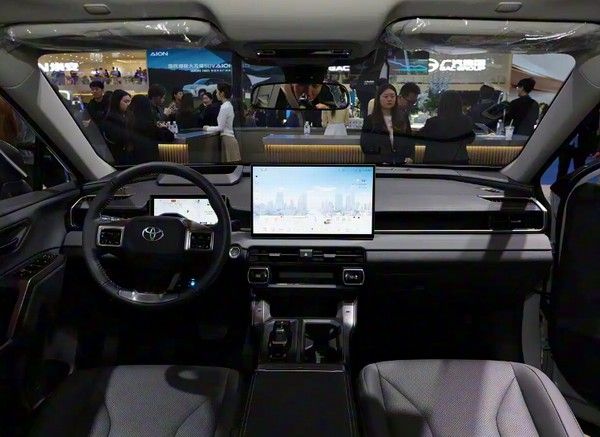 广汽丰田全新威兰达换代车型正式亮相价格参数配置