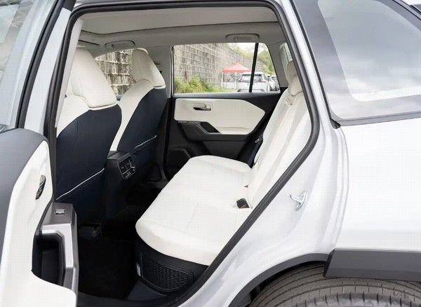 广汽丰田全新威兰达换代车型正式亮相价格参数配置