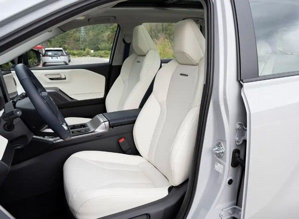 广汽丰田全新威兰达换代车型正式亮相价格参数配置