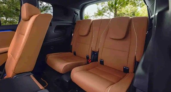 全新一代奔驰GLB谍照曝光动力将提供燃油版纯电版