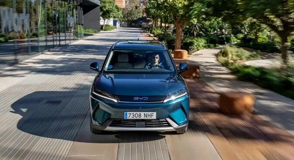 比亚迪旗下小型SUV元UP DM-i综合续航1000公里