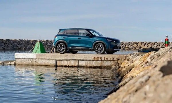 比亚迪旗下小型SUV元UP DM-i综合续航1000公里