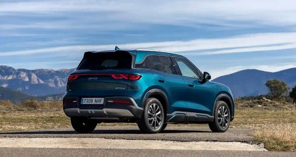 比亚迪旗下小型SUV元UP DM-i综合续航1000公里