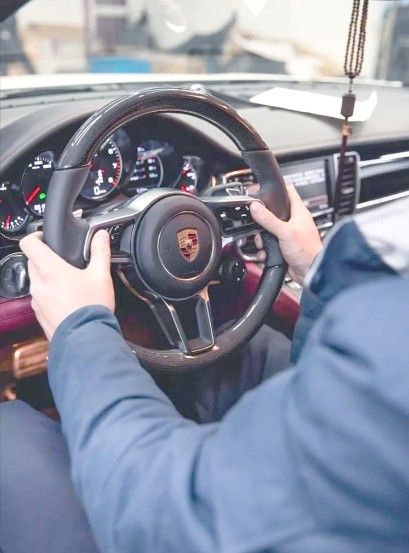 保时捷新专利曝光驾驶者双手方向盘握姿启动最高车速