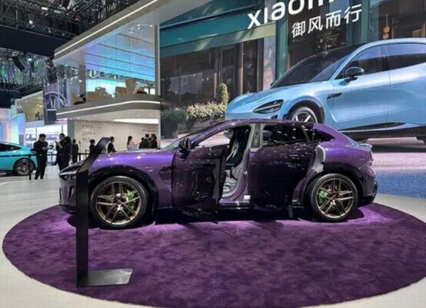 小米YU7Max版的专属定制车色“紫水晶”百款定制色