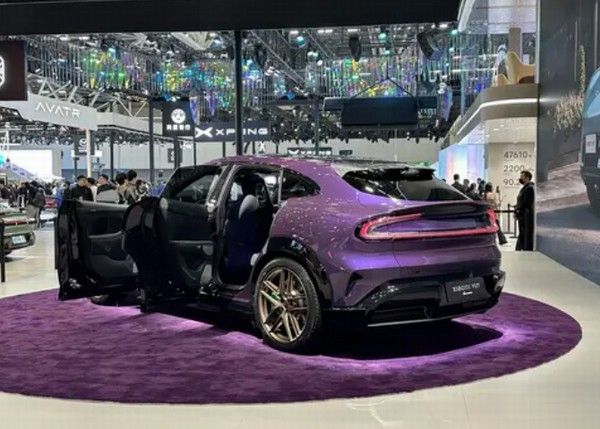 小米YU7Max版的专属定制车色“紫水晶”百款定制色