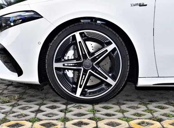 2026款奔驰A级AMG上市价格参数配置零百加速3秒