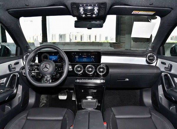 2026款奔驰A级AMG上市价格参数配置零百加速3秒