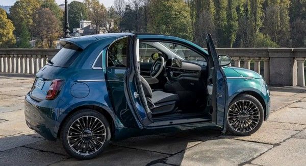 全新菲亚特500混动版曝光动力信息敞篷版和硬顶版